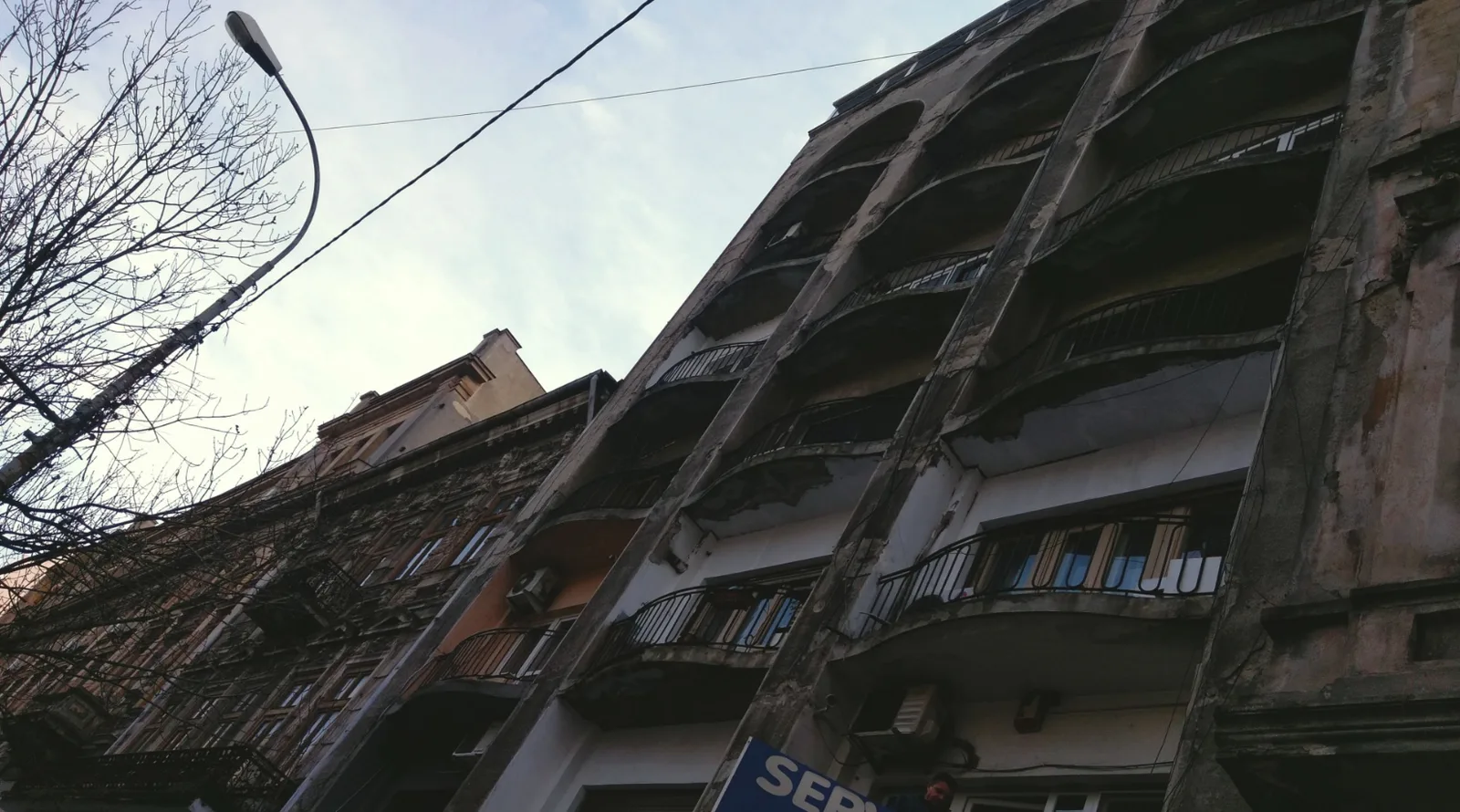 Estremo degrado contemporaneo in Boulevardul Regina Elisabeta