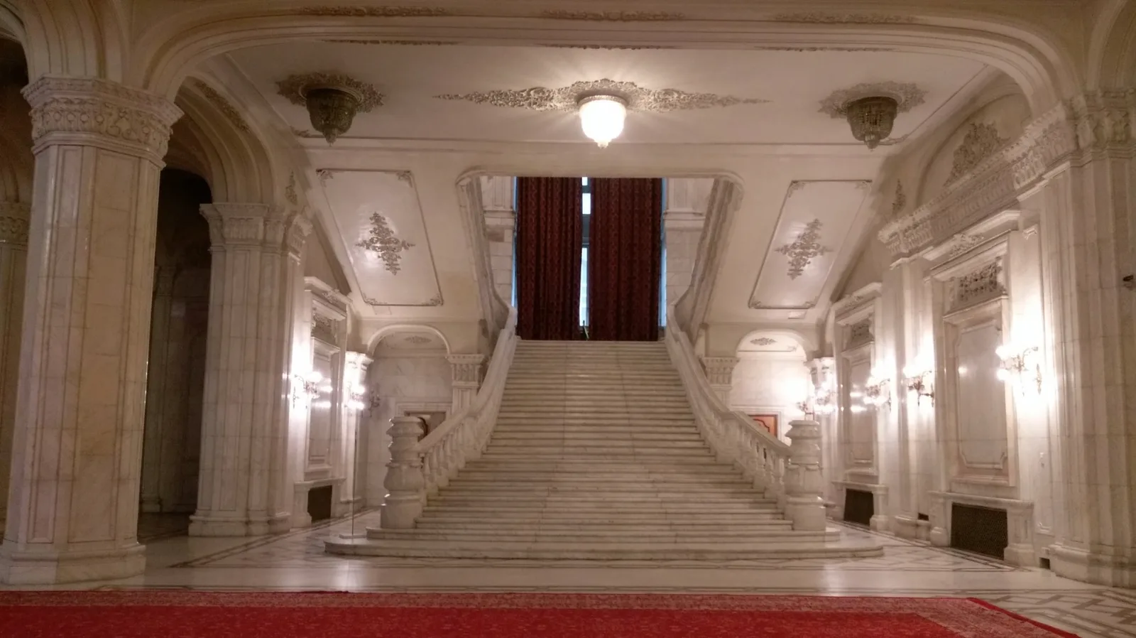 Interni del Palazzo del Popolo 