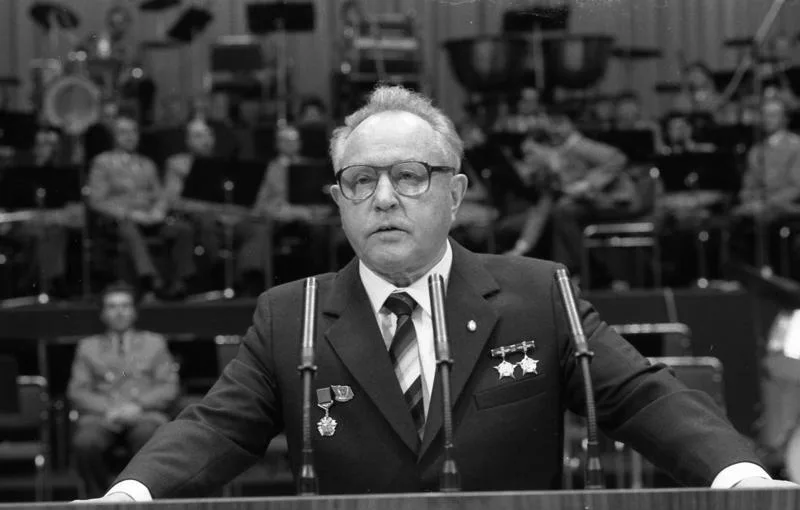 ADN-ZB/Franke 25.3.83 Berlin: Festveranstaltung In einer Festansprache würdigte der 1. Vorsitzende der SV Dynamo, Armeegeneral Erich Mielke, Mitglied des Politbüros und Sekretär des ZK der SED und Minister für Staatssicherheit, das 30jährige erfolgreiche Wirken der Sportvereinigung.