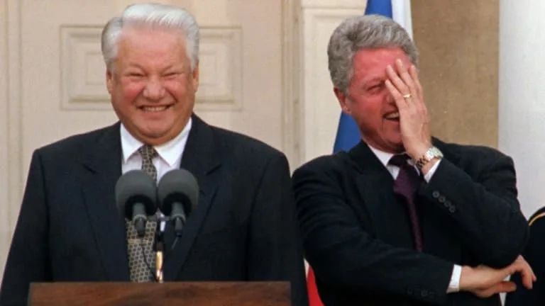 when-a-russian-president-ended-up-drunk-and-disrobed-outside-the-white-houses-featured-photo