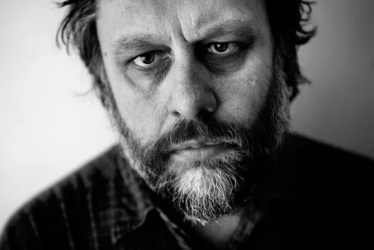 Slavoj Zizek, filosof. En dag v¬gner Luke Skywalker op og finder ud af, at det er ham, der er skurken. Det samme vil ske for pr sident Bush. Det mener den slovenske filosof Slavoj Zizek, som er inspireret af 'Star Wars' og James Bond i sine provokerende analyser af samfundsudviklingen.