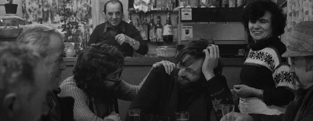 Pier Vittorio Tondelli nella trattoria correggese “Da Aroldo”